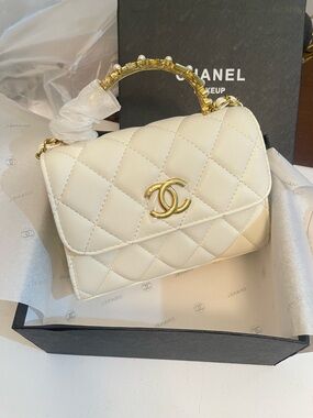 GWP CC white off quilted bag